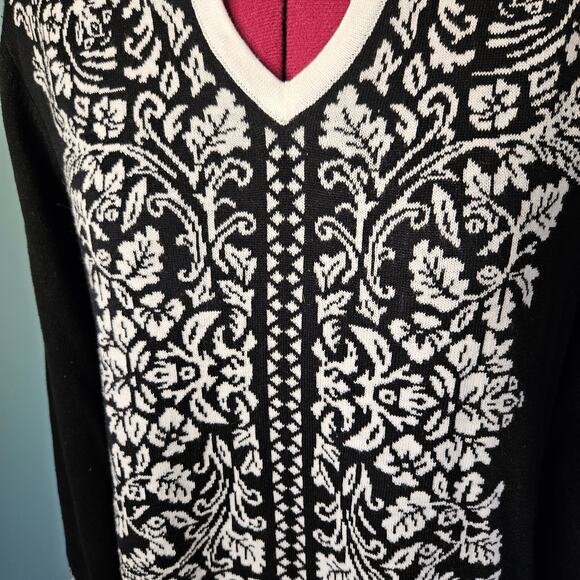 Susan Graver Black & White Floral Scroll Lightweight Long Line Sweater sz S - Picture 3 of 7